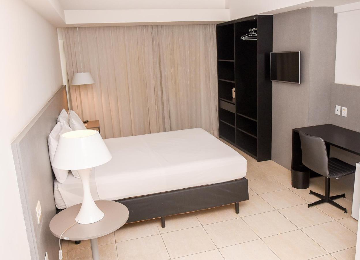 Executive Hotel เฟย์รา เด ซานตานา ภายนอก รูปภาพ